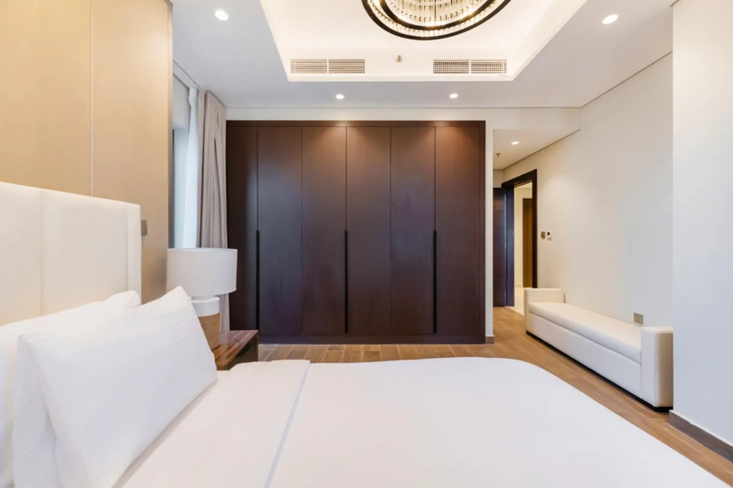 Fam Living - Nobles Tower, Brandnew 2B, Burj Views Apartment Dubai