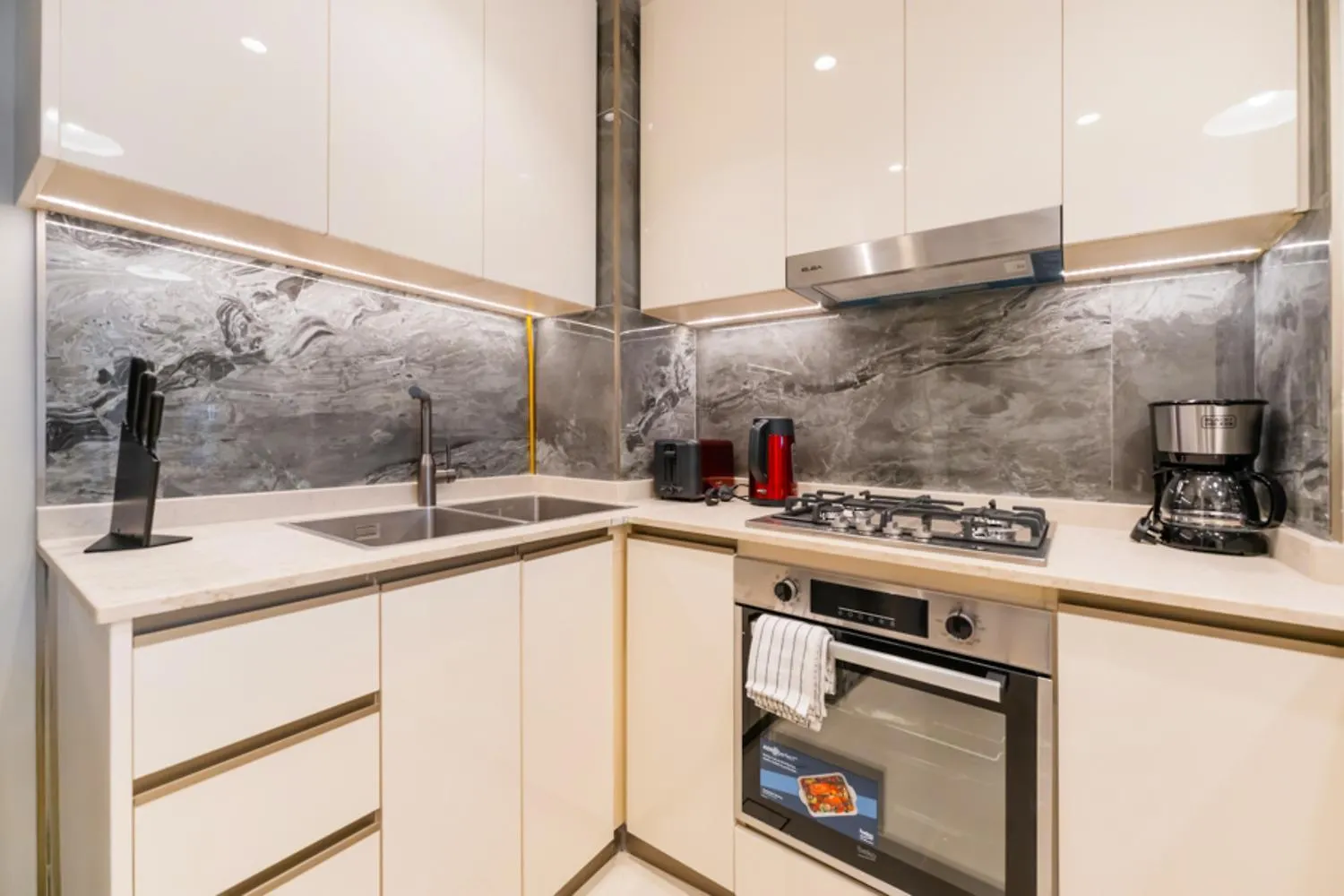 Апартаменты Fam Living - Nobles Tower, Brandnew 2B, Burj Views Дубай